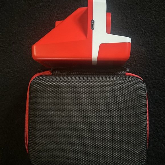 Polaroid Now with Case - Picture 4 of 8